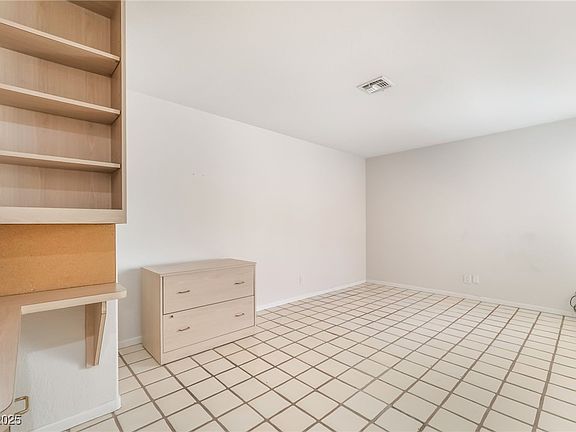4th image of 3226 Brookfield Dr