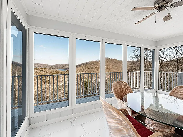 1038 Lakeside Dr — Photo 10