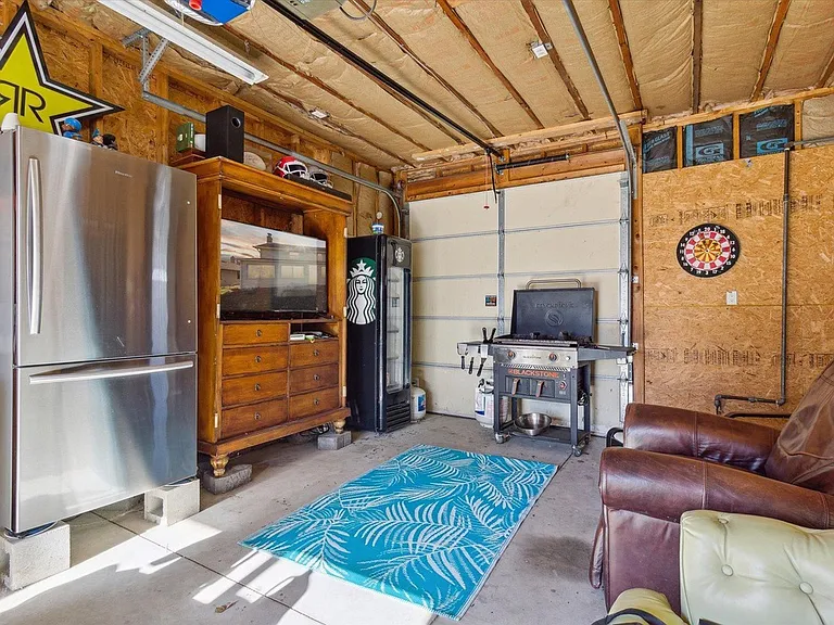 22464 Beach St — Photo 10