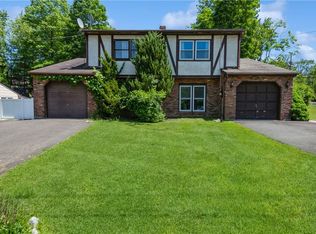 2 Green Ave, Valley Cottage, NY 10989