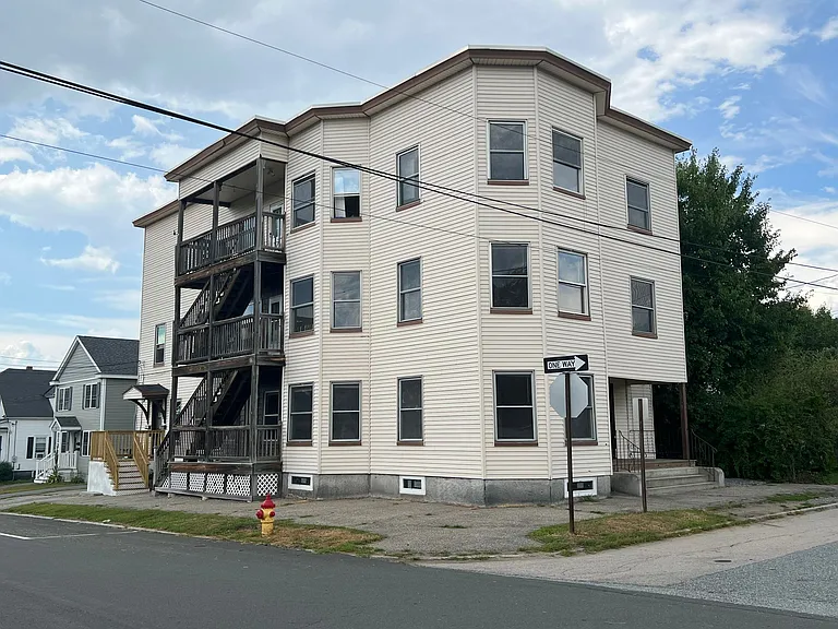 68 Kenney St — Photo 1