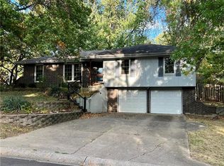 6811 NW Pleasant View Dr, Kansas City, MO 64152
