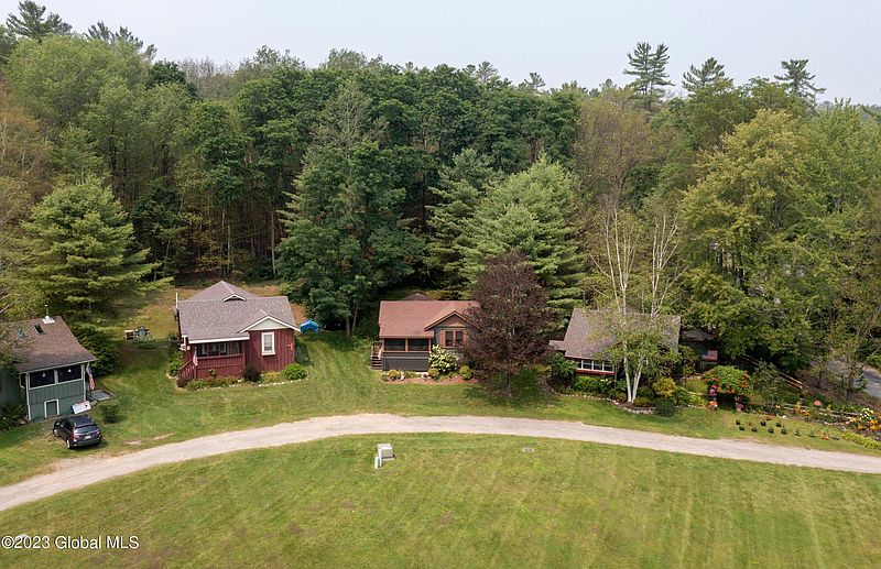 3rd image of 15 Lakeshore Hills Drive