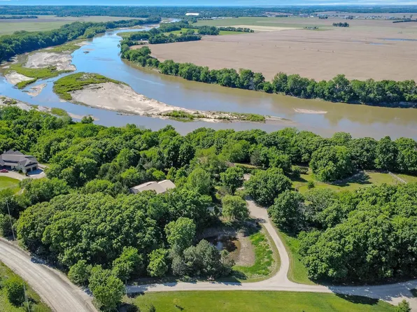 27423 Wells Creek Rd, Wamego, KS 66547