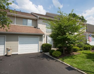 133 Castle Ridge Dr #67, East Hanover, NJ, 07936