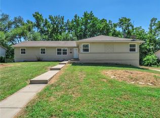 5525-5527 W 97th St, Overland Park, KS 66207