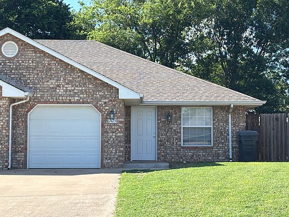 2nd image of 2423 Briarwood Ct