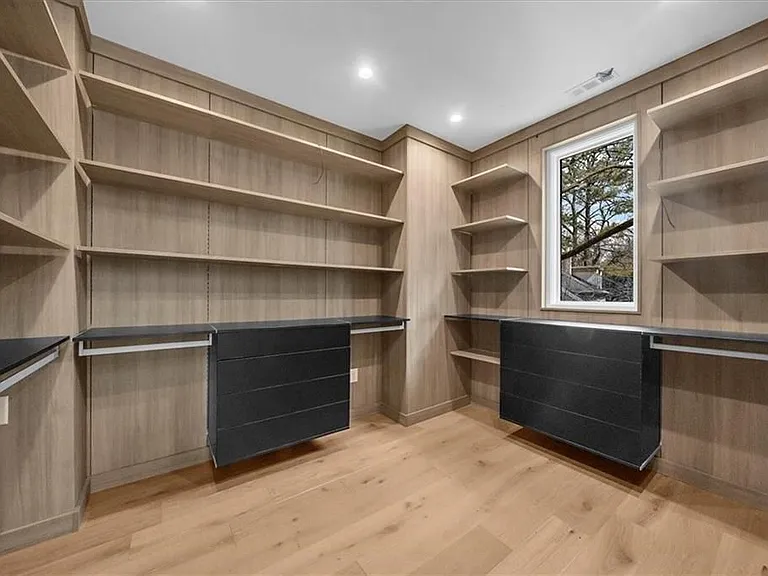 942 Peachtree Battle Cir — Photo 44