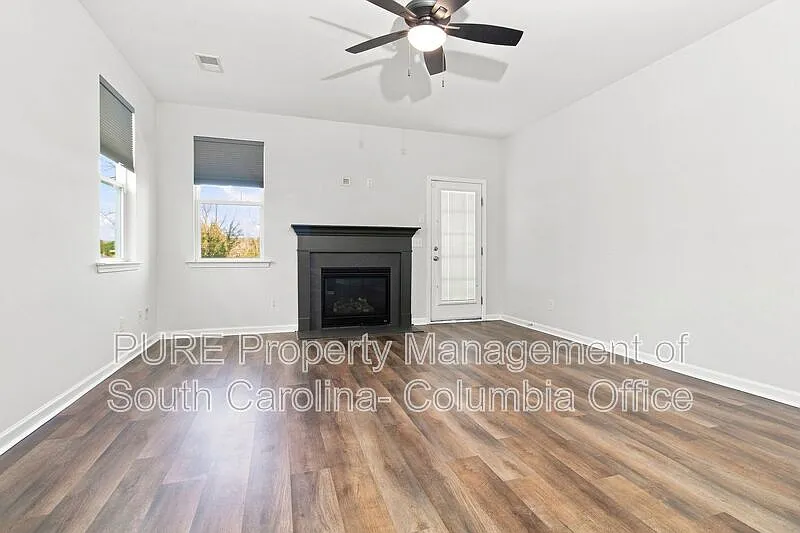 5 bed, 4.0 bath, 2652 sqft, $2,495 — Photo 4