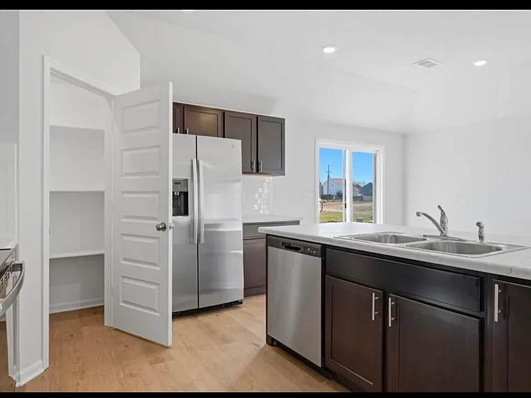 877 N Buckeye St — Photo 5
