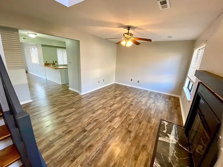 1116 N Green Dr — Photo 2