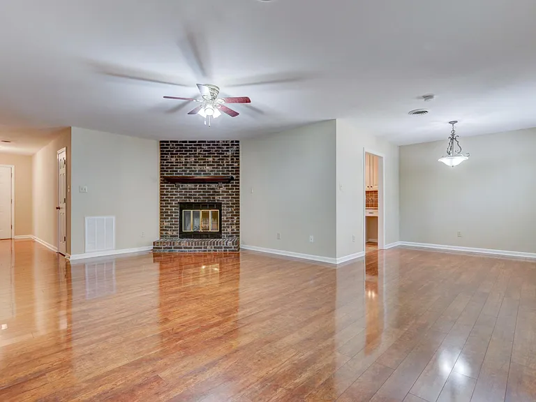 800 Black Rock Cir — Photo 6