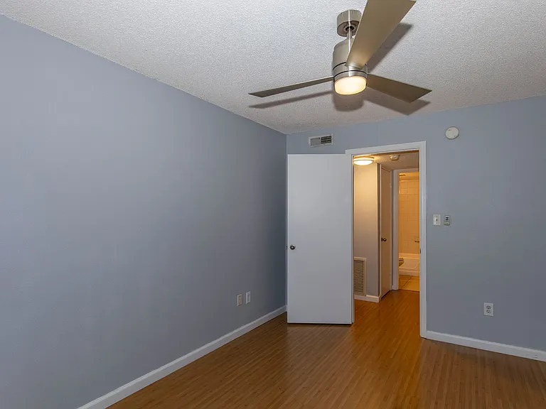 317 E Amelia St #8 — Photo 12