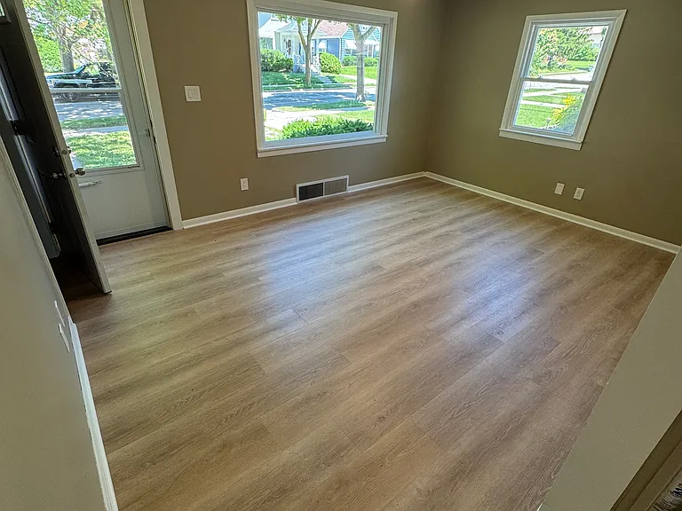 147 W Martin Ln — Photo 2