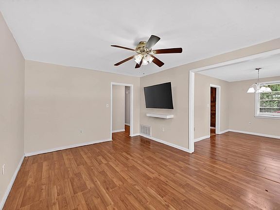 5th image of 404 Kennebec St