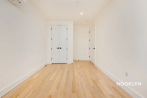 Rented by Nooklyn NYC LLC | media 43