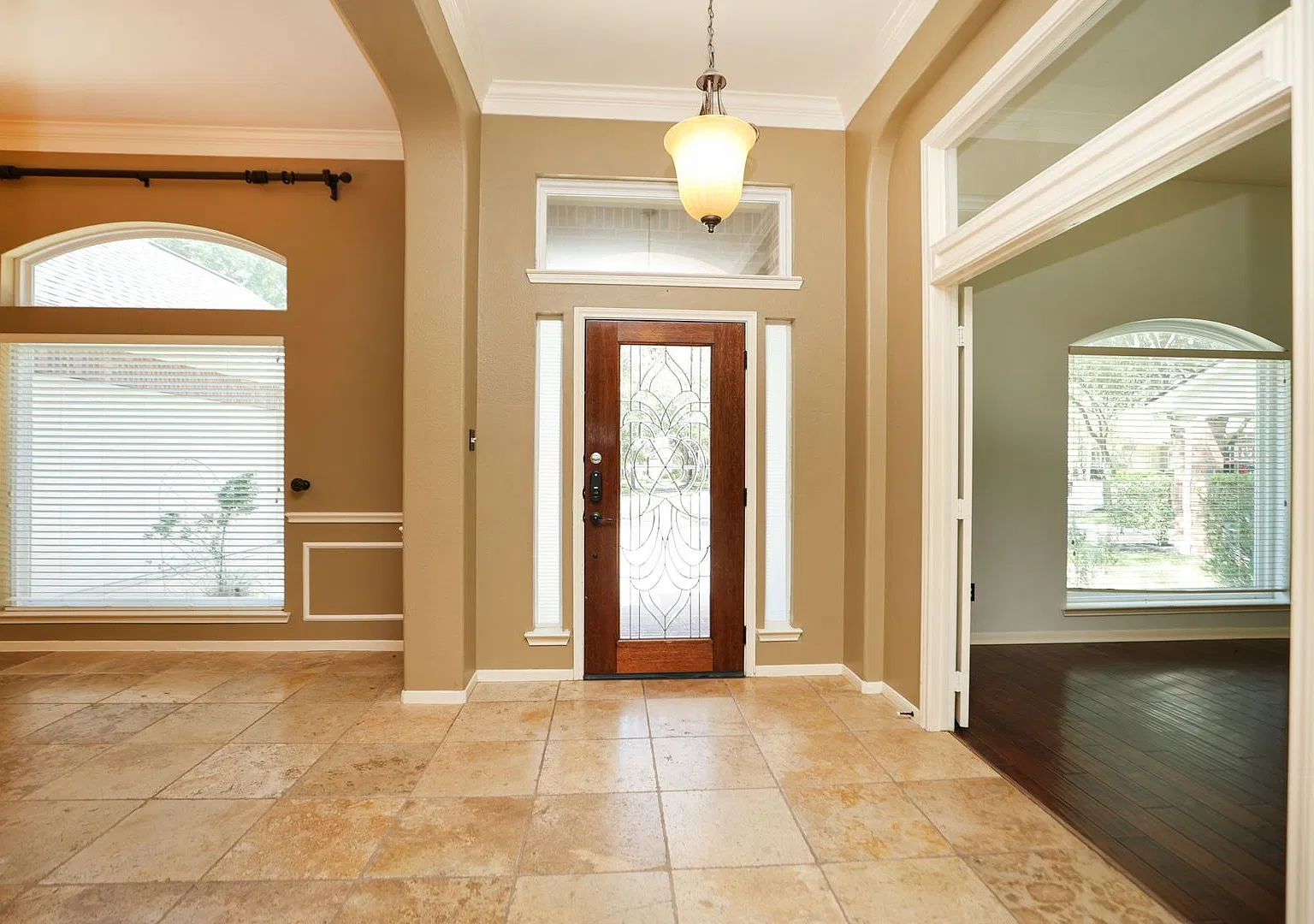 Spacious 3-Bedroom Home with Pool and Luxurious Upgrades Available for Lease — Photo 4