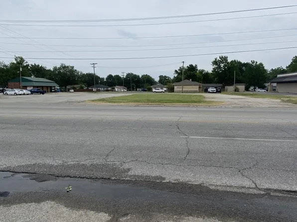 1230 N Main St, Miami, OK 74354