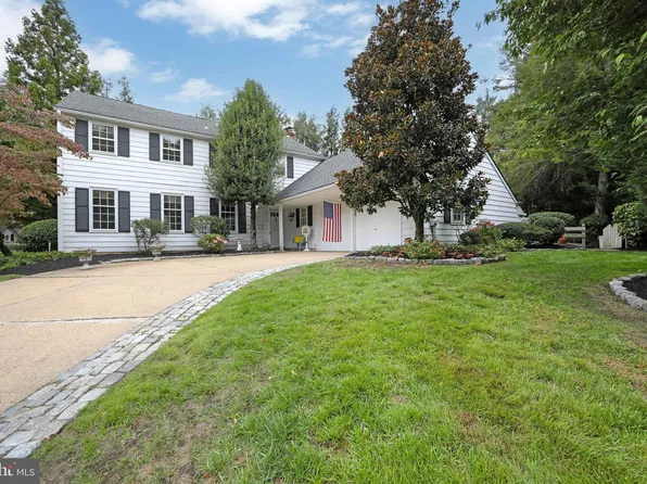 6 Wicklow Ct, Cherry Hill, NJ 08003