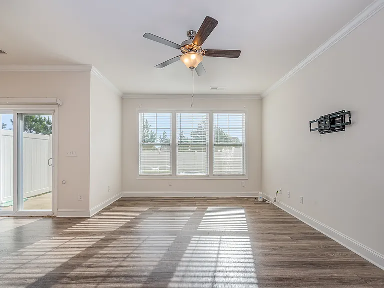 630 Cypress Glen Ln — Photo 7