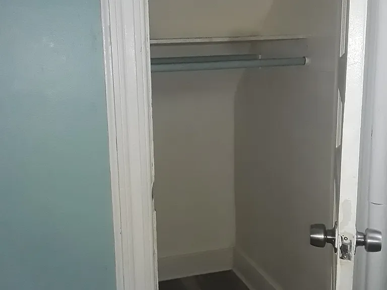 Closet bedroom 1