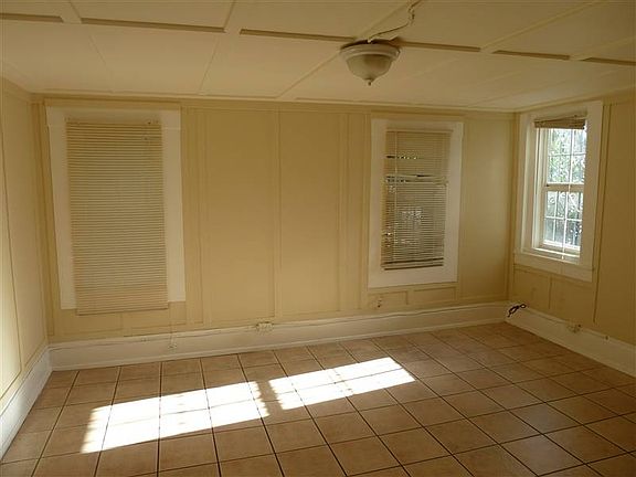 3rd image of 941 Willow St