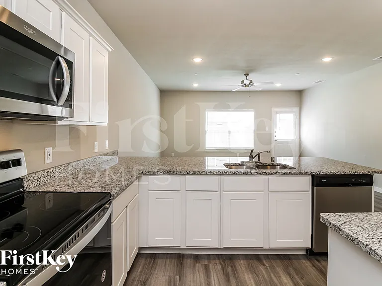 610 Ava Trl — Photo 8
