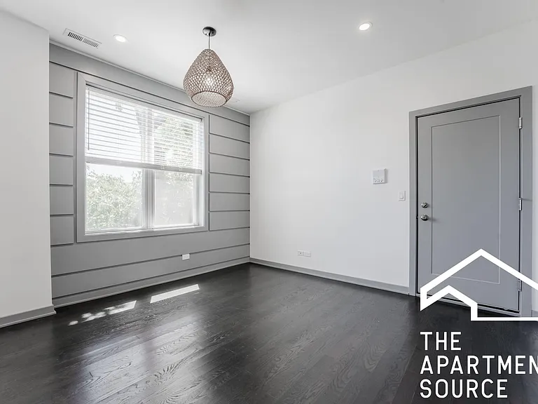 2806 N Mozart St #1R — Photo 1