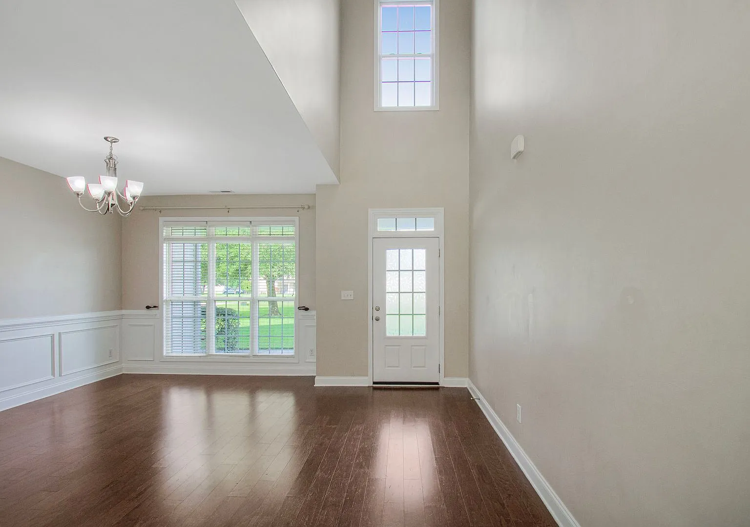 Huge 6 Bedroom Home In The Bluffs On The New River — Photo 2