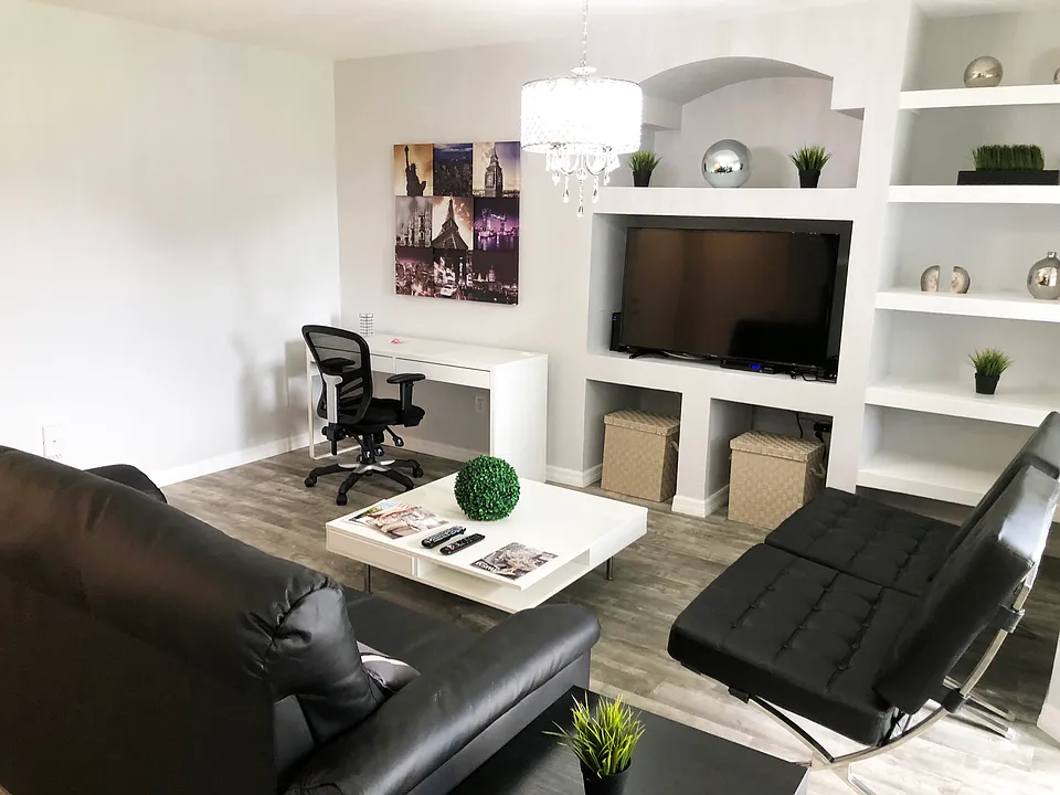 7350 Westpointe Blvd #1423