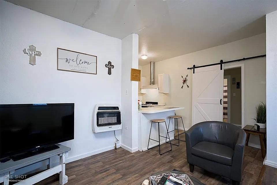 1st image of 140 Merchant St #1