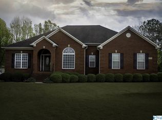 2070 Red Oak Ln NE, Arab, AL 35016