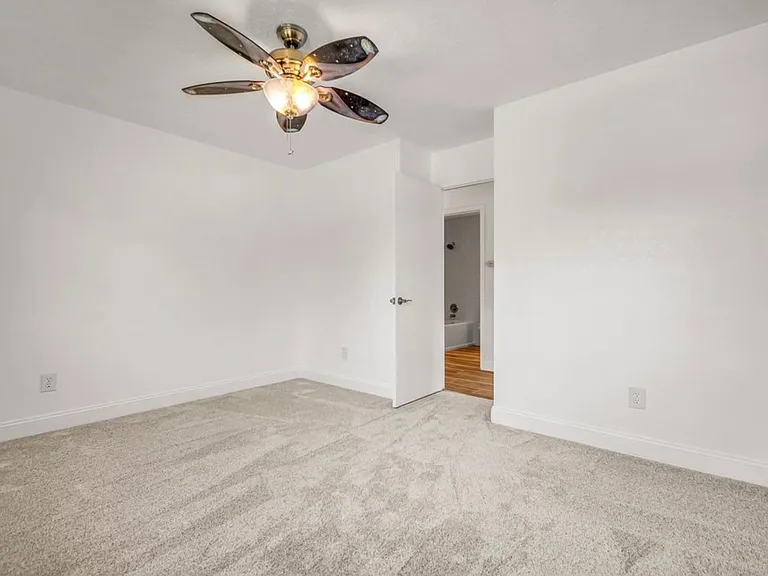 2305 Pheasant Run Cir — Photo 10