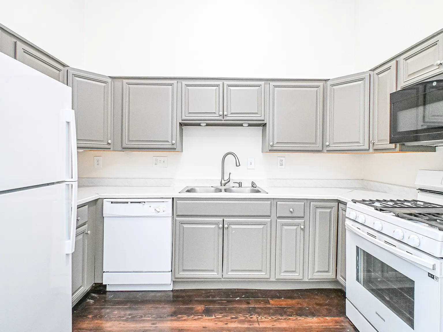 1114 York Street - B — Photo 3