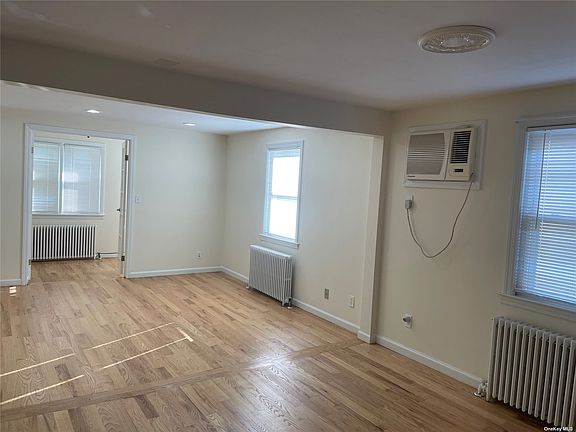 3rd image of 3 Henderson Ave