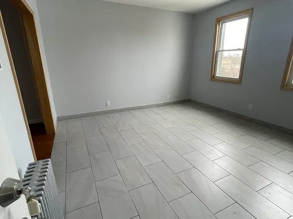 54-31 Nurge Avenue image 7 of 14