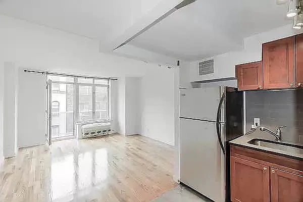 Rented by Metropolitan Property Group | media 10