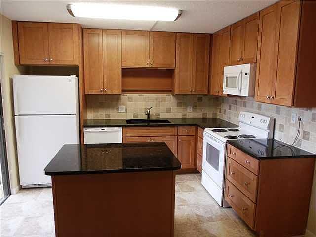 1st image of 916 9th Ct