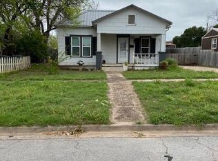 318 E 6th St, Burkburnett, TX 76354