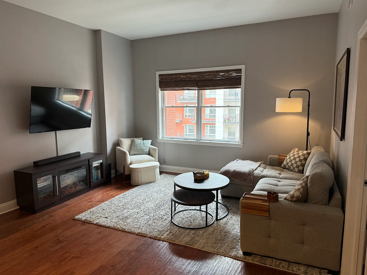 2 bed, 829 sqft, $1,950 — Photo 4