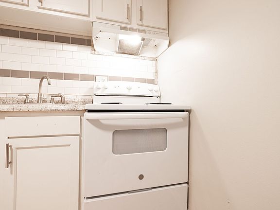 5th image of 1581 E Mound St #1B