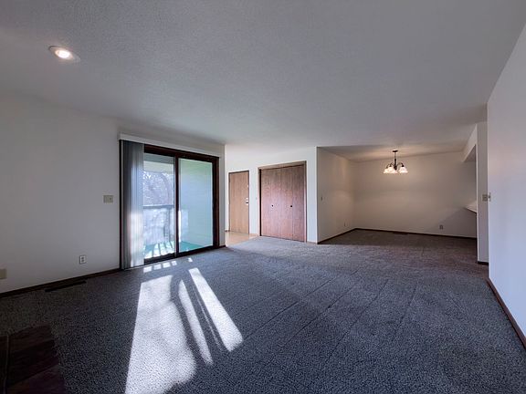 2nd image of 3900-3951 Doral Dr #3946