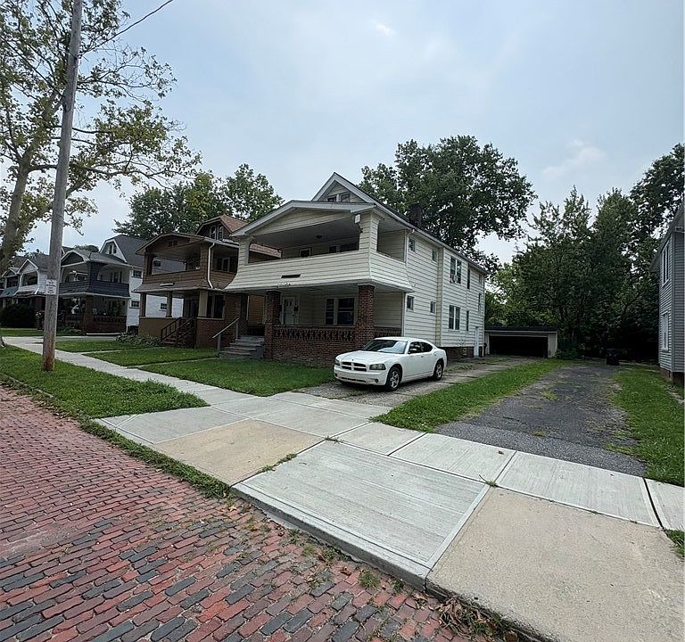 2nd image of 1758 Algonac Rd