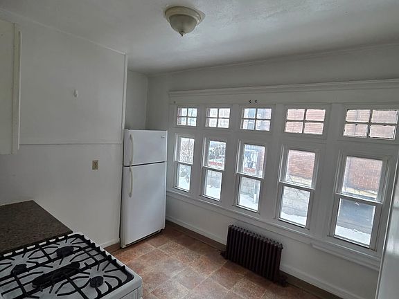 4th image of 373 Elmwood Ave APT 1