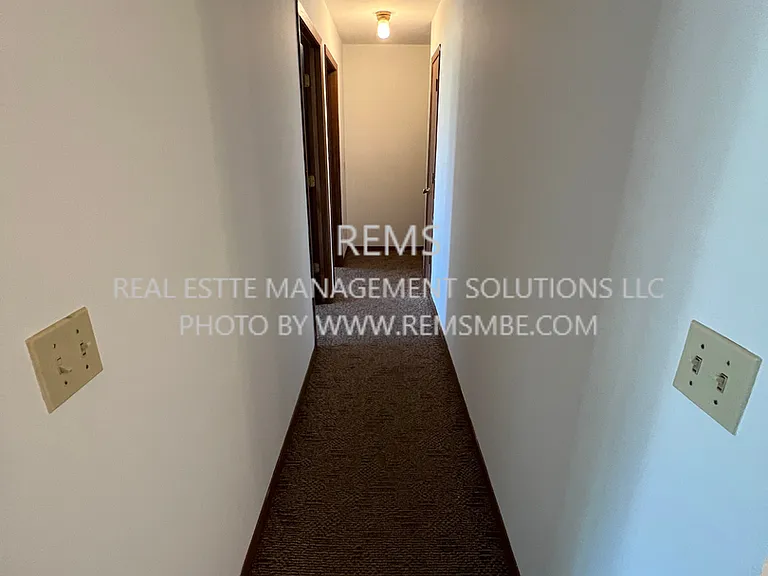 564 E Slifer St — Photo 2