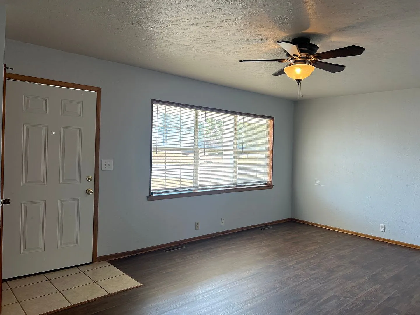 3 Bedroom 1 Bathroom House — Photo 2