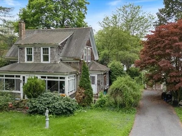 42 Maple St, South Hamilton, MA 01982