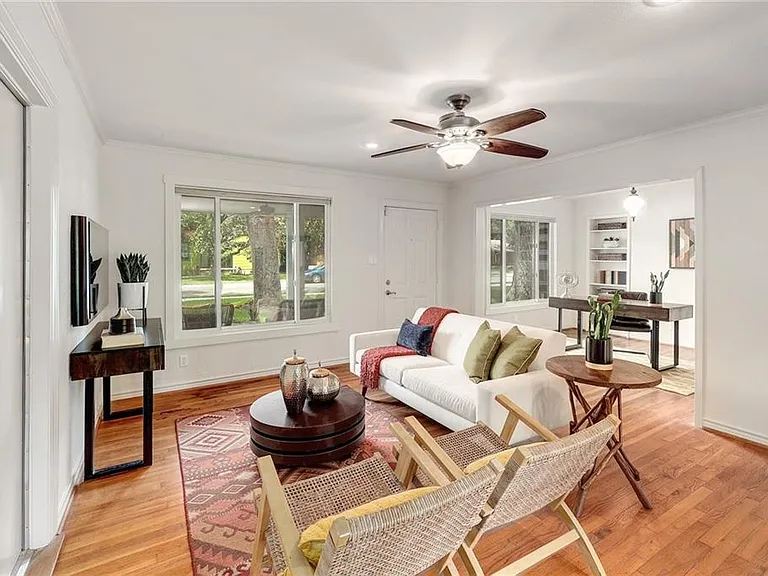 1101 Brentwood St — Photo 3