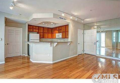 5th image of 1601 India St Unit 313