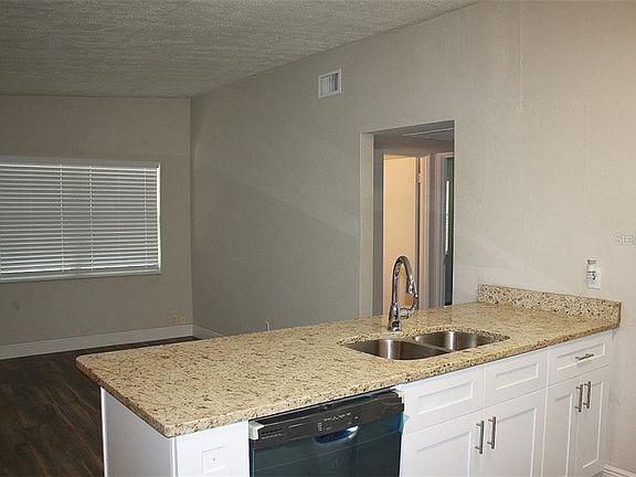 4th image of 125 Country Club Cir
